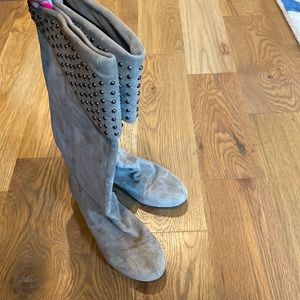 10/$25 Versani// suede height boots, size 8